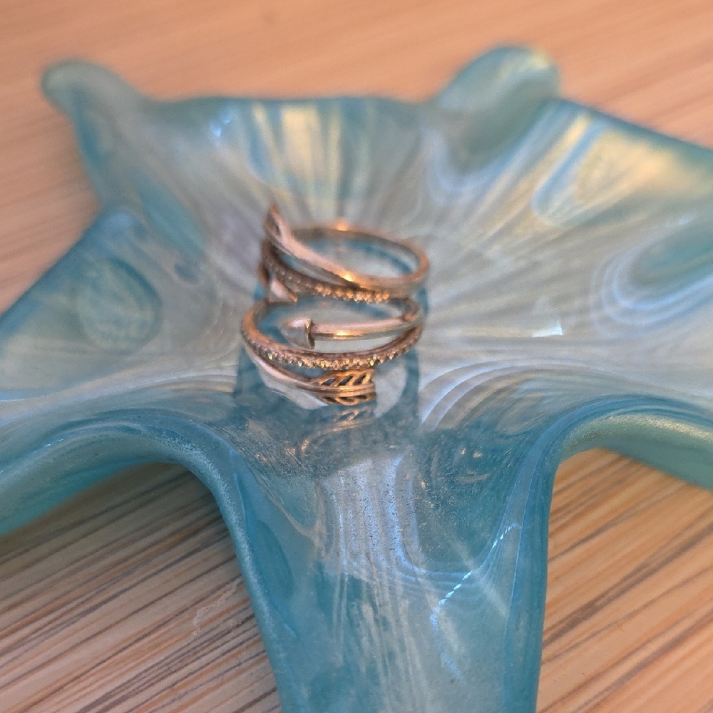 Elegant Gold Spiral Ring